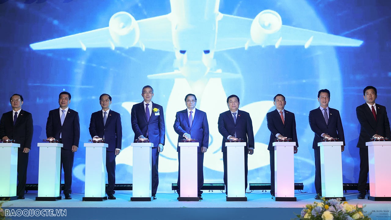 Vietnam Airlines kỷ niệm 30 năm đường bay thẳng và chào đón hành khách thứ 15 triệu trên đường bay Việt Nam-Hàn Quốc Vietnam Airlines kỷ niệm 30 năm đường bay thẳng và chào đón hành khách thứ 15 triệu trên đường bay Việt Nam-Hàn Quốc