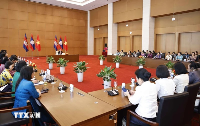 National Assembly Chairman receives delegations of Lao, Cambodian women’s unions