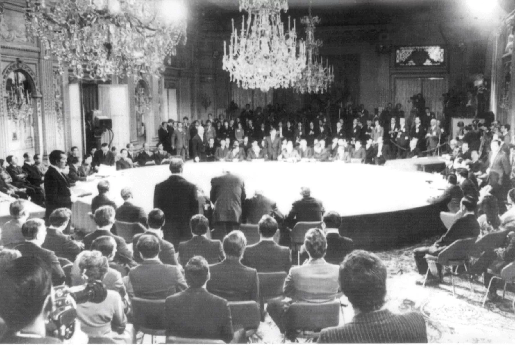 The similarities and differences of the Geneva accords with other agreements on ending the war in Vietnam The similarities and differences of the Geneva accords with other agreements on ending the war in Vietnam