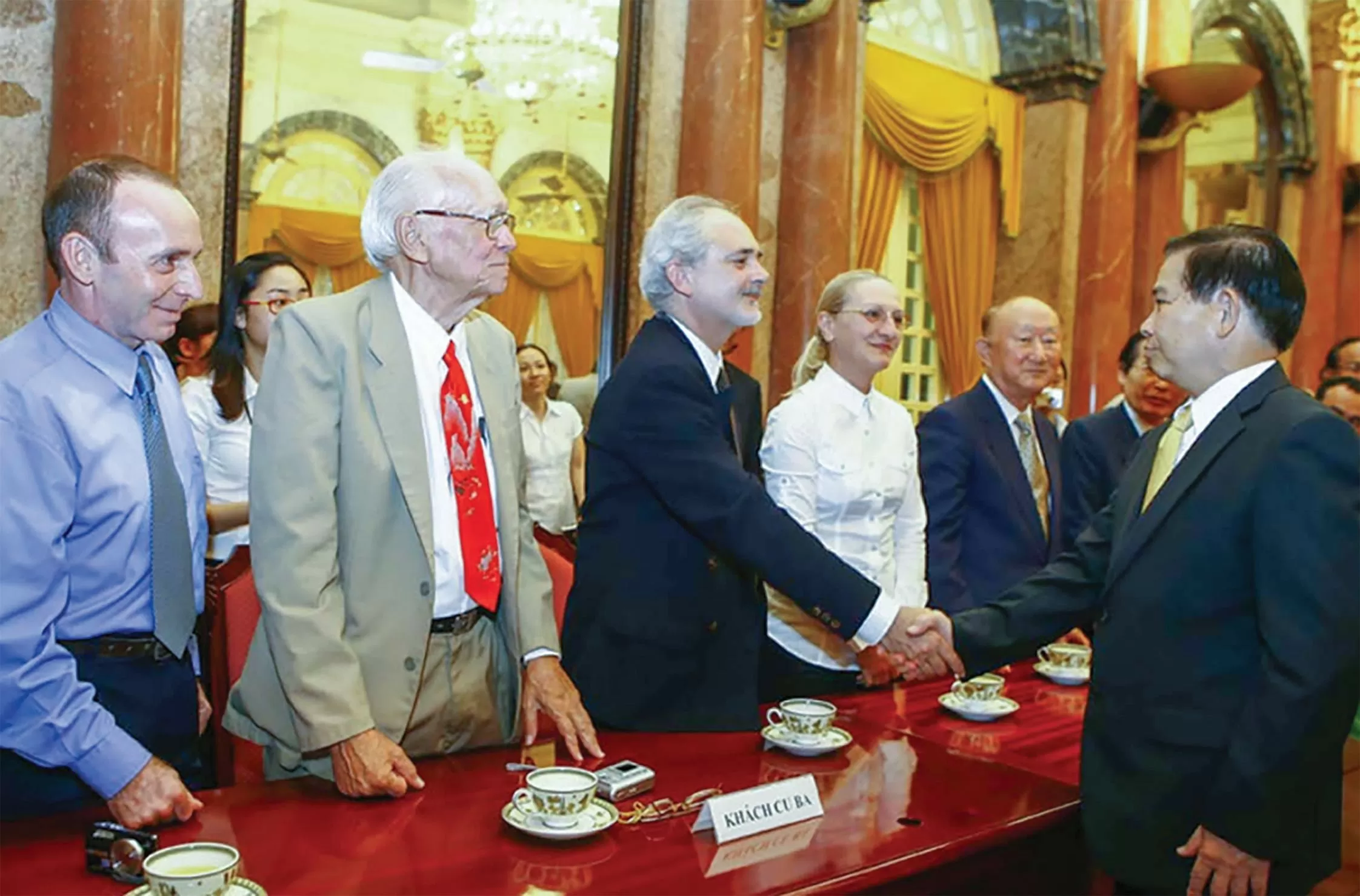 George Burchett: Happy and united, like Vietnam! George Burchett: Happy and united, like Vietnam!