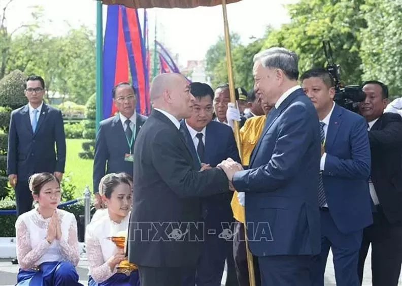Cambodian King Norodom Sihamoni hosts welcome ceremony for President To Lam at Royal Palace in Phnom Penh Cambodian King Norodom Sihamoni hosts welcome ceremony for President To Lam at Royal Palace in Phnom Penh