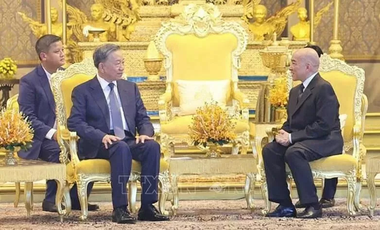 Cambodian King Norodom Sihamoni hosts welcome ceremony for President To Lam at Royal Palace in Phnom Penh Cambodian King Norodom Sihamoni hosts welcome ceremony for President To Lam at Royal Palace in Phnom Penh