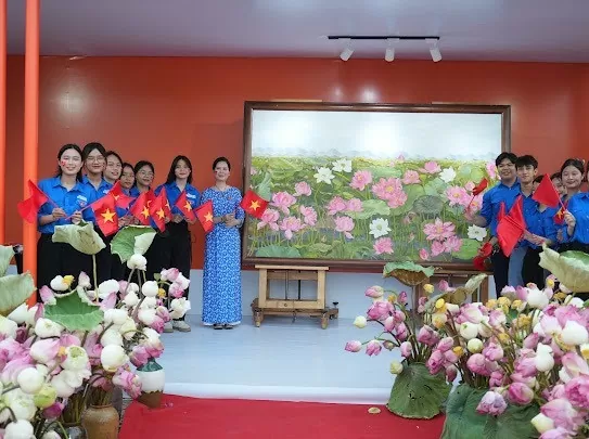 Hanoi Lotus Festival 2024 displays lotus still-life painting namely 'Lotus Serene Pure Land' Hanoi Lotus Festival 2024 displays lotus still-life painting namely 'Lotus Serene Pure Land'