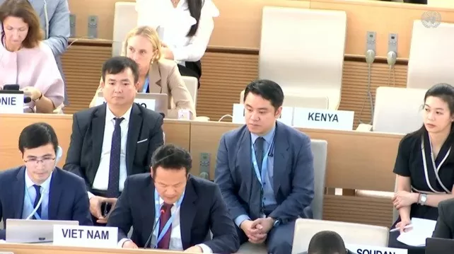 UN Resolution highlights Human Rights in the Climate Fight - A call to action for Viet Nam, Southeast Asia, and the World: UNDP Resident Representativ UN Resolution highlights Human Rights in the Climate Fight - A call to action for Viet Nam, Southeast Asia, and the World: UNDP Resident Representativ