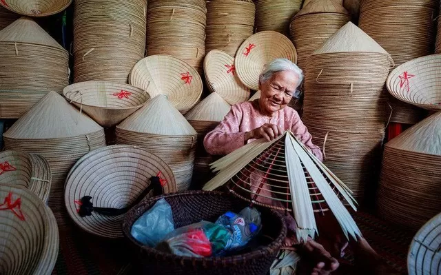 Craft villages contribute tens of trillions of dong to Hanoi’s economy Craft villages contribute tens of trillions of dong to Hanoi’s economy