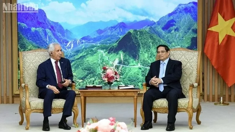 PM Pham Minh Chinh (R) and Qatari Minister of State for Foreign Affairs Soltan Bin Saad Al-Muraikhi. (Photo: NDO) PM Pham Minh Chinh (R) and Qatari Minister of State for Foreign Affairs Soltan Bin Saad Al-Muraikhi. (Photo: NDO)