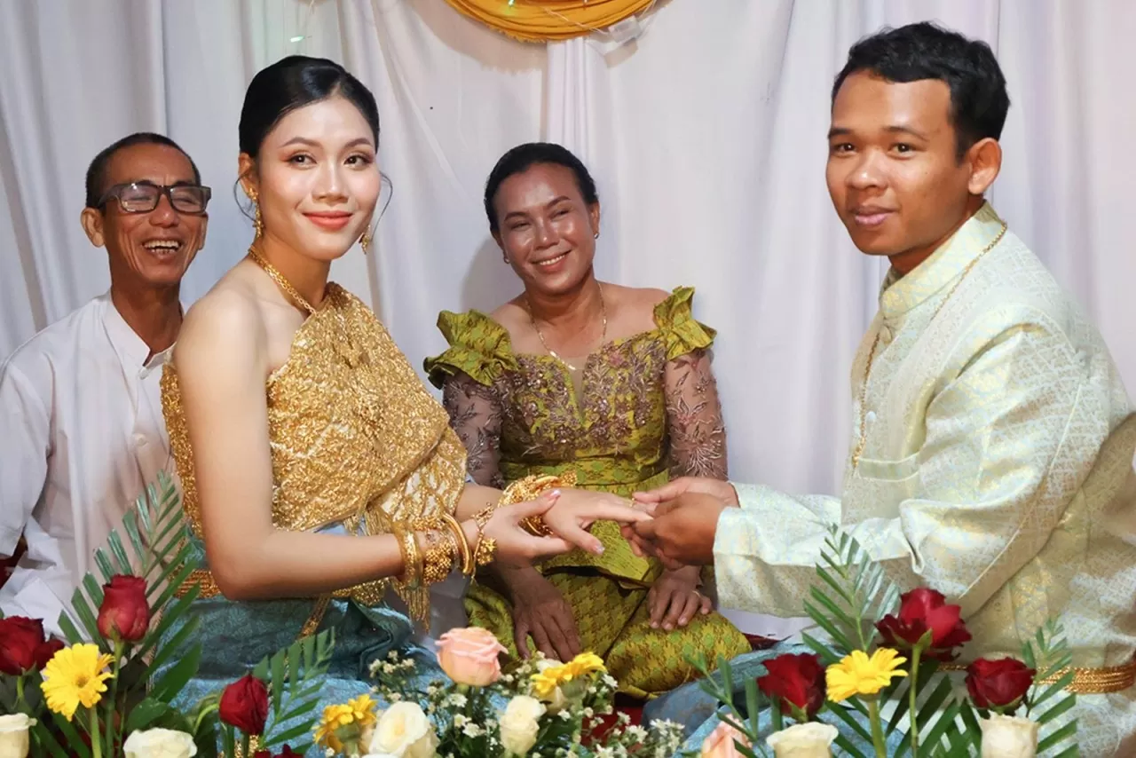 Lễ cưới của đồng bào dân tộc thiểu số Khmer ở xã Núi Tô (huyện Tri Tôn, tỉnh An Giang) diễn ra rộn ràng, giảm bớt những hủ tục so trước đây. (Ảnh: Phương Nghi) Lễ cưới của đồng bào dân tộc thiểu số Khmer ở xã Núi Tô (huyện Tri Tôn, tỉnh An Giang) diễn ra rộn ràng, giảm bớt những hủ tục so trước đây. (Ảnh: Phương Nghi)