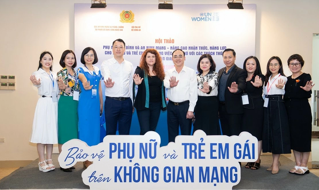 Improving the awareness and capacity for women and girls in responding to challenges in cyberspace Improving the awareness and capacity for women and girls in responding to challenges in cyberspace