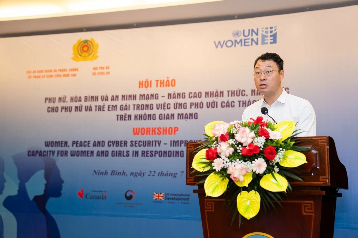Improving the awareness and capacity for women and girls in responding to challenges in cyberspace Improving the awareness and capacity for women and girls in responding to challenges in cyberspace