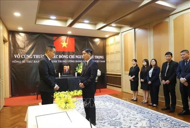 Thai Foreign Minister Maris Sangiampongsa pays tribute to Party General Secretary Nguyen Phu Trong Thai Foreign Minister Maris Sangiampongsa pays tribute to Party General Secretary Nguyen Phu Trong
