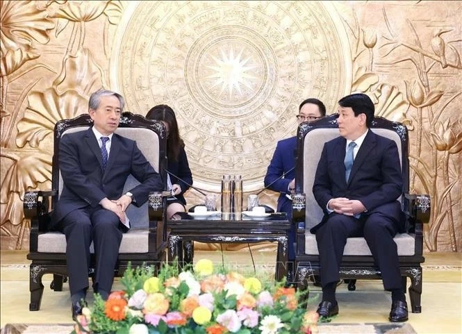 Party Politburo member Luong Cuong receives outgoing Chinese Ambassador Xiong Bo Party Politburo member Luong Cuong receives outgoing Chinese Ambassador Xiong Bo