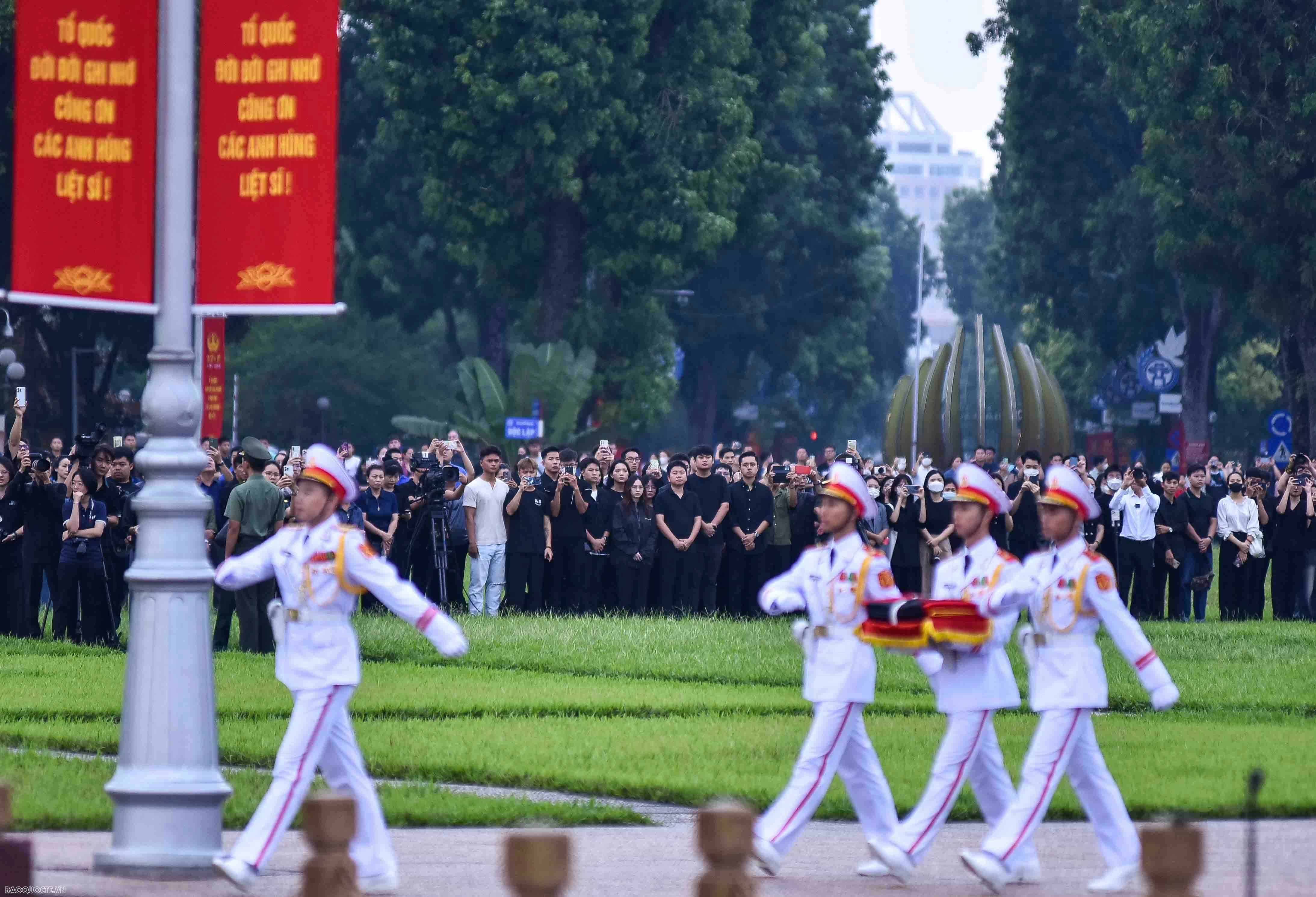 Flag hoisted half-mast in national mourning for Party General Secretary Nguyen Phu Trong Flag hoisted half-mast in national mourning for Party General Secretary Nguyen Phu Trong