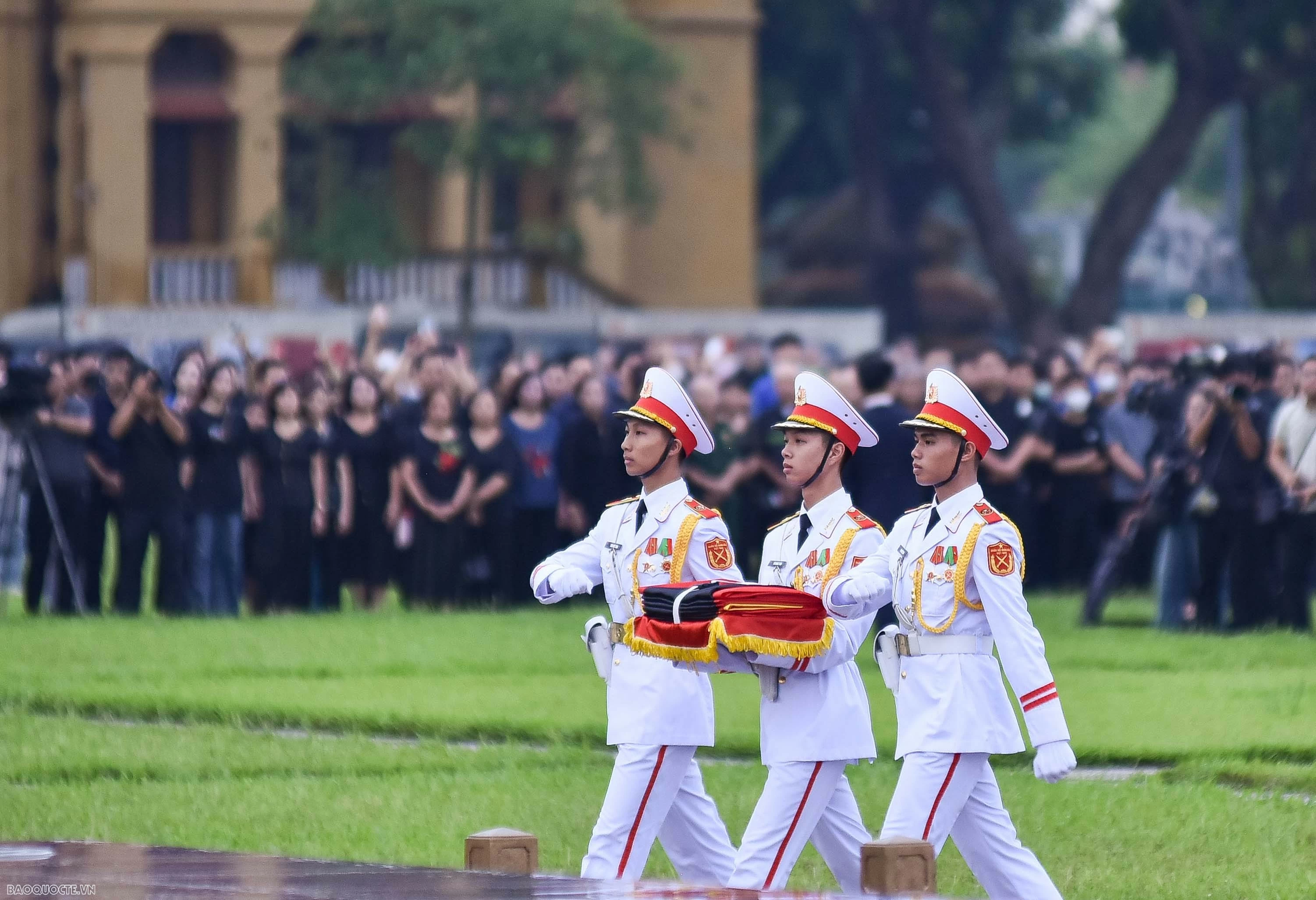 Flag hoisted half-mast in national mourning for Party General Secretary Nguyen Phu Trong Flag hoisted half-mast in national mourning for Party General Secretary Nguyen Phu Trong