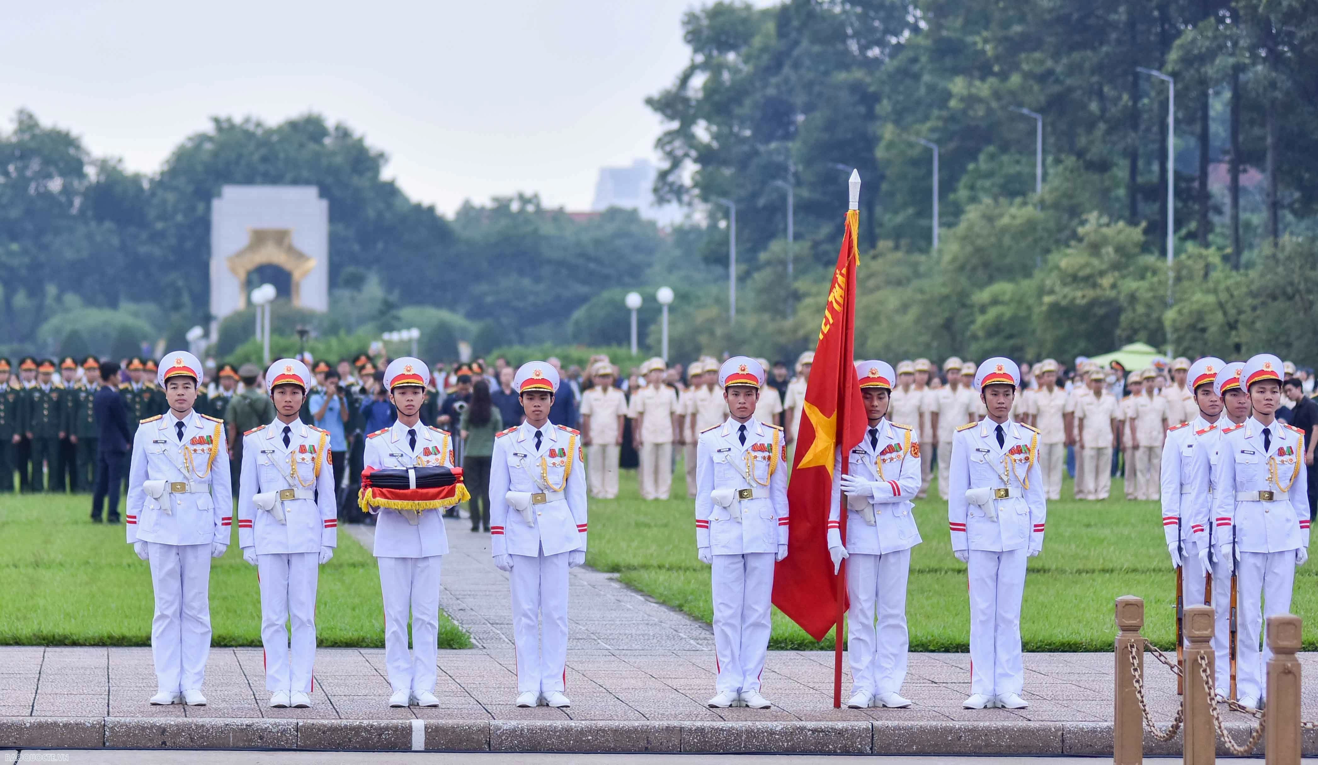 Flag hoisted half-mast in national mourning for Party General Secretary Nguyen Phu Trong Flag hoisted half-mast in national mourning for Party General Secretary Nguyen Phu Trong