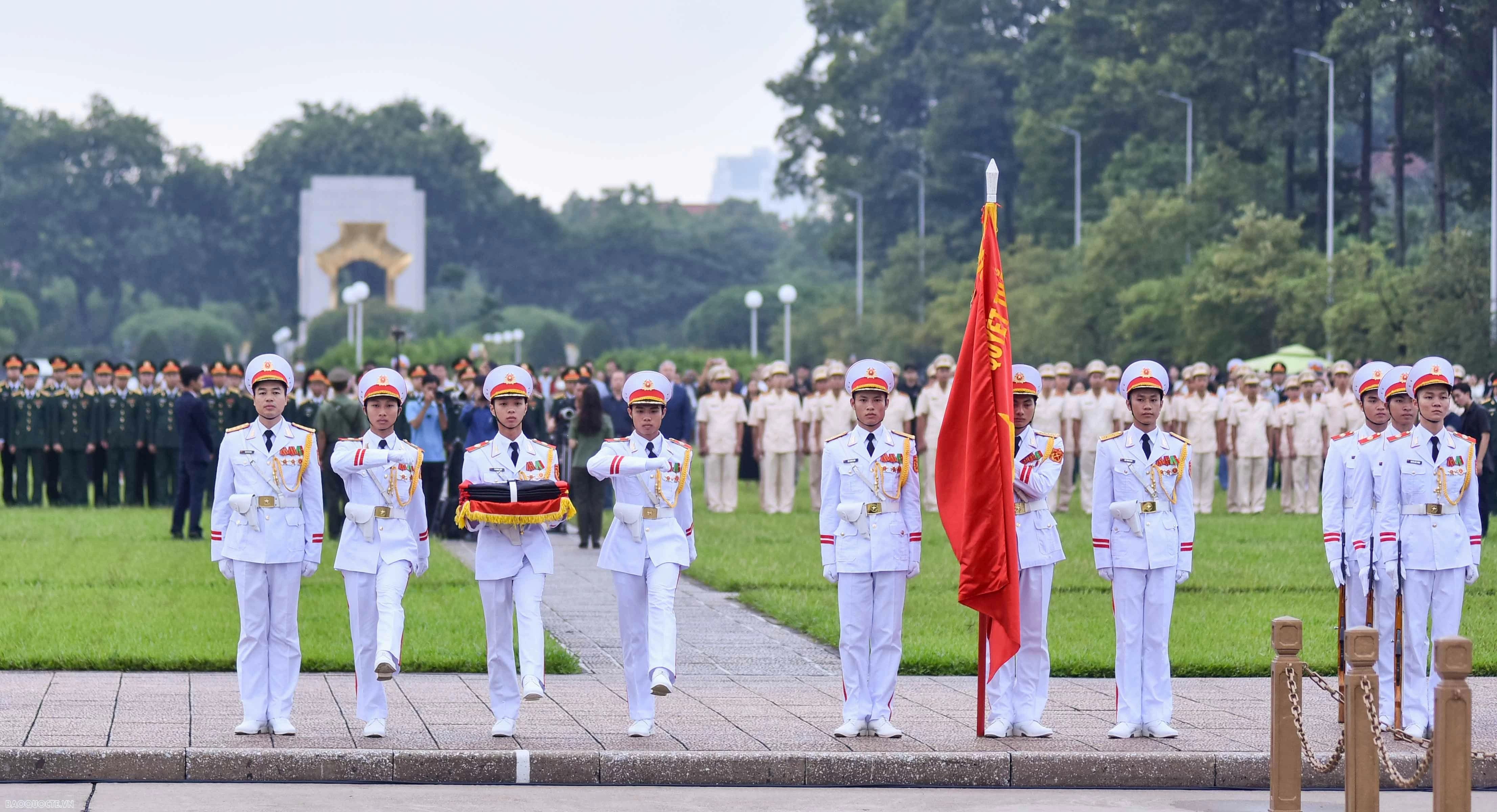 Flag hoisted half-mast in national mourning for Party General Secretary Nguyen Phu Trong Flag hoisted half-mast in national mourning for Party General Secretary Nguyen Phu Trong