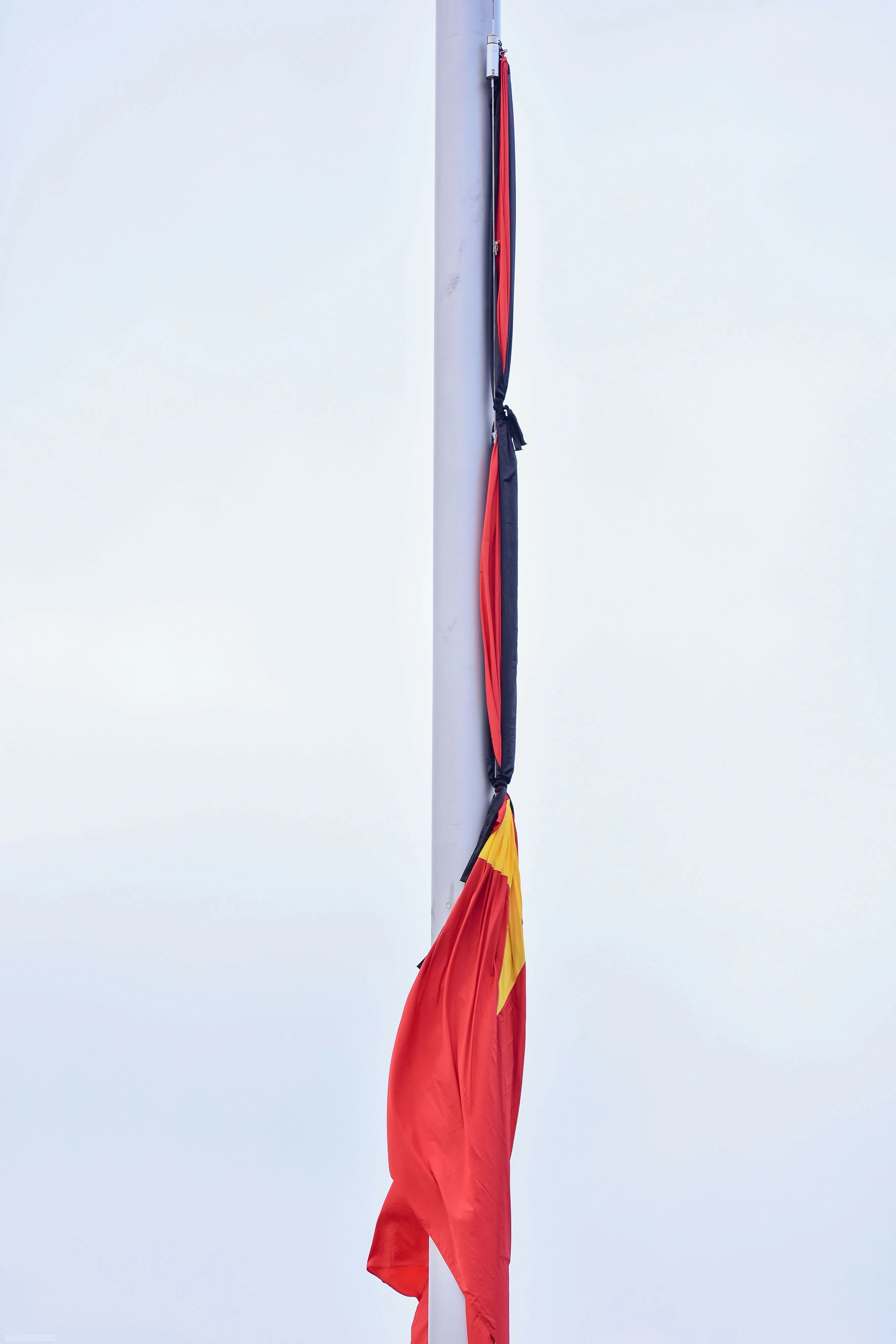 Flag hoisted half-mast in national mourning for Party General Secretary Nguyen Phu Trong Flag hoisted half-mast in national mourning for Party General Secretary Nguyen Phu Trong