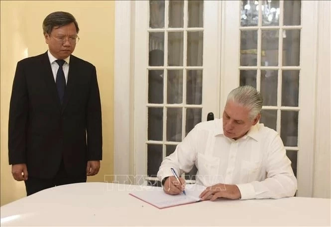 Cuban leaders pay homage to Party General Secretary Nguyen Phu Trong Cuban leaders pay homage to Party General Secretary Nguyen Phu Trong