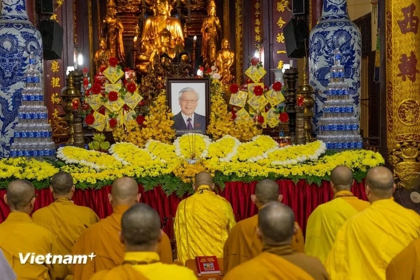 Buddhist monks, nuns, followers pay tribute to Party General Secretary Nguyen Phu Trong Buddhist monks, nuns, followers pay tribute to Party General Secretary Nguyen Phu Trong
