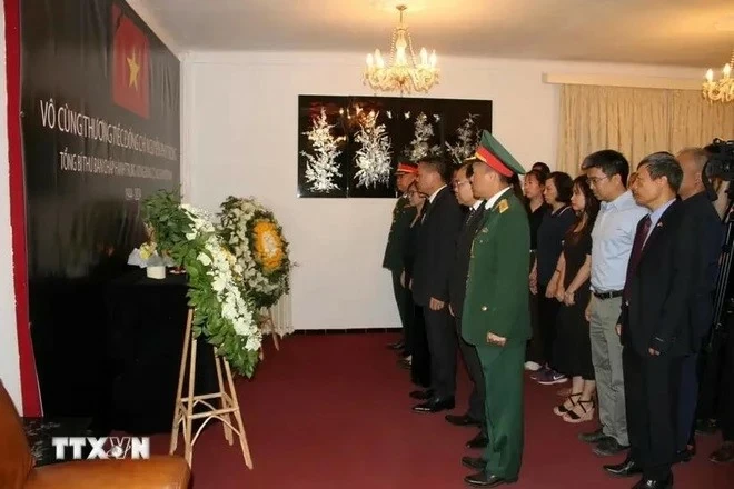African political parties' leaders sign condolence books in memory of Party General Secretary Nguyen Phu Trong African political parties' leaders sign condolence books in memory of Party General Secretary Nguyen Phu Trong