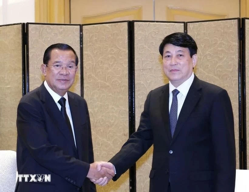 Party Poliburo member receives President of Cambodian Senate Hun Sen Party Poliburo member receives President of Cambodian Senate Hun Sen