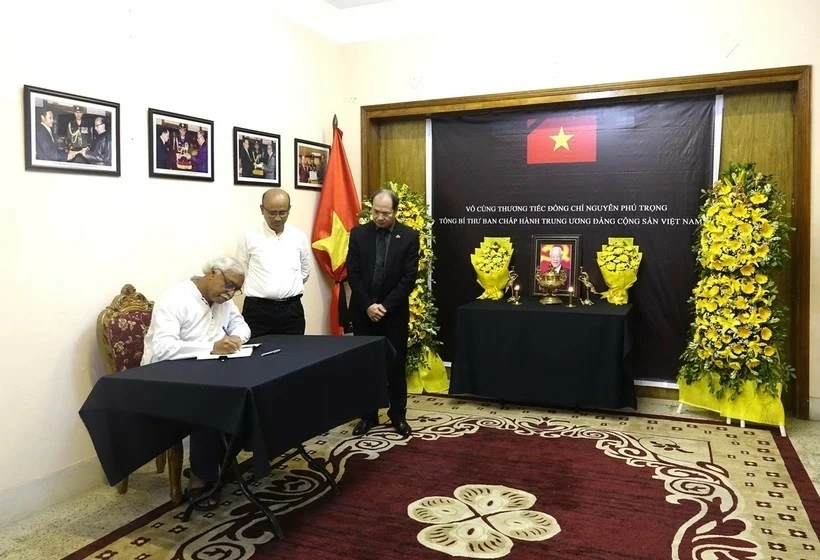 Officials, diplomats in Asia extended condolences for late Party General Secretary of Vietnam Officials, diplomats in Asia extended condolences for late Party General Secretary of Vietnam