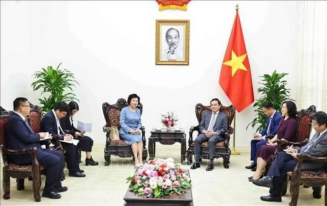Deputy PM Tran Luu Quang receives Chinese tyre maker Sailun Group Deputy PM Tran Luu Quang receives Chinese tyre maker Sailun Group