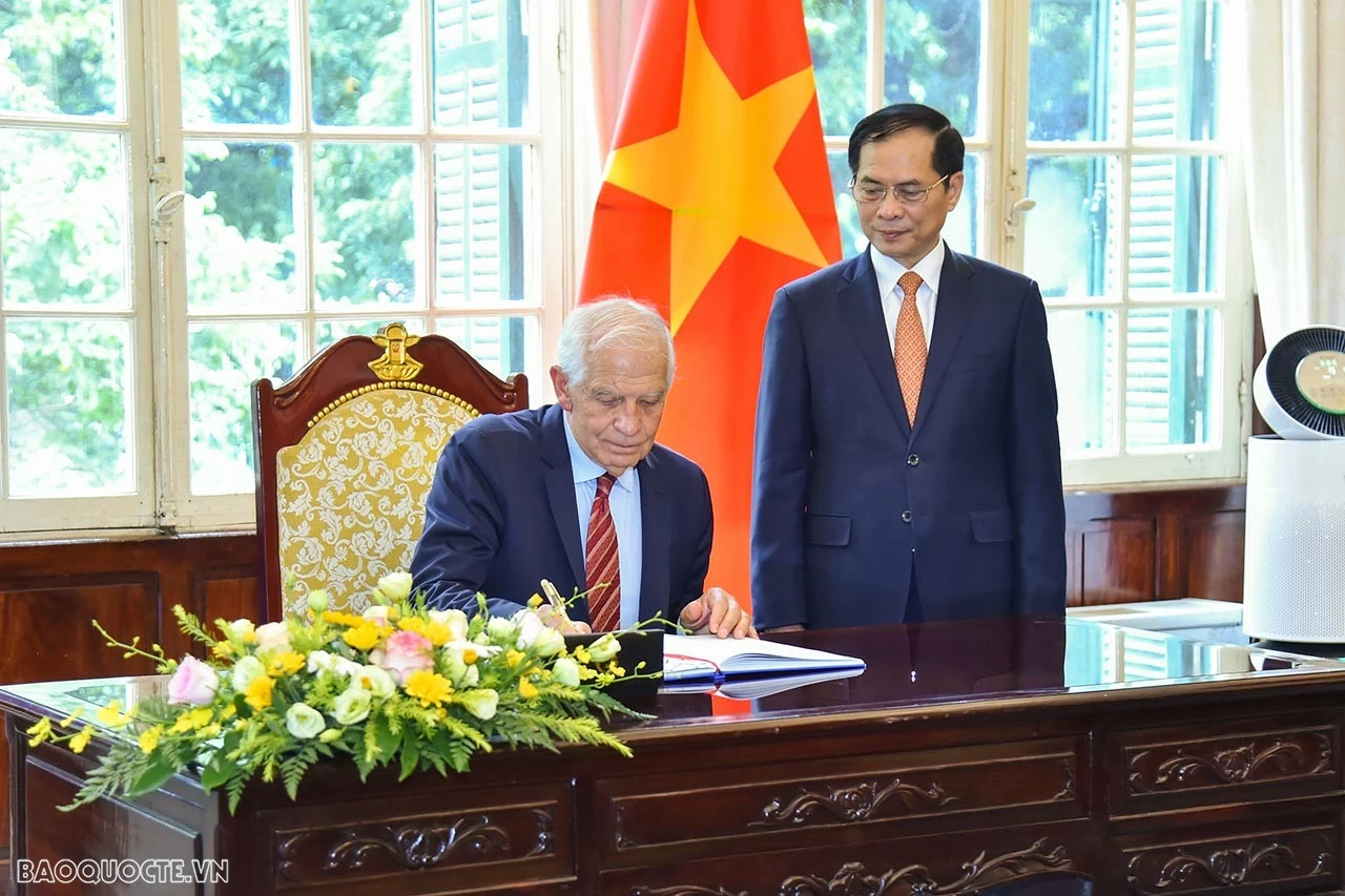 FM Bui Thanh Son welcomed Vice President of European Commission Josep Borrell Fontelles in Hanoi FM Bui Thanh Son welcomed Vice President of European Commission Josep Borrell Fontelles in Hanoi