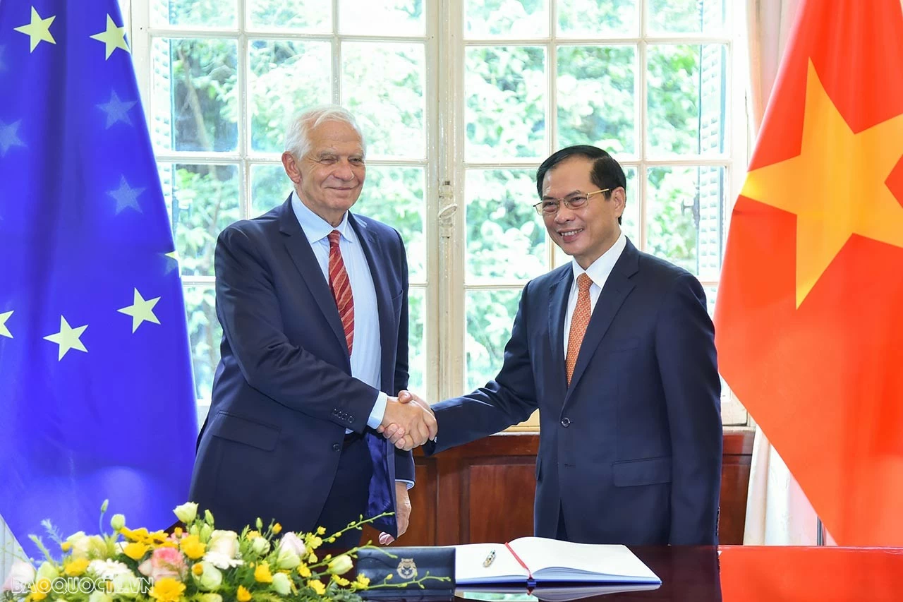 FM Bui Thanh Son welcomed Vice President of European Commission Josep Borrell Fontelles in Hanoi FM Bui Thanh Son welcomed Vice President of European Commission Josep Borrell Fontelles in Hanoi