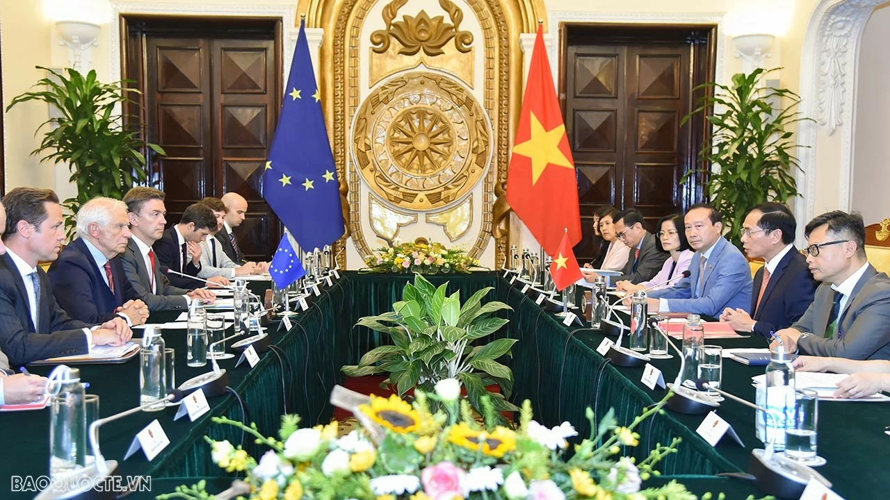 FM Bui Thanh Son welcomed Vice President of European Commission Josep Borrell Fontelles in Hanoi FM Bui Thanh Son welcomed Vice President of European Commission Josep Borrell Fontelles in Hanoi