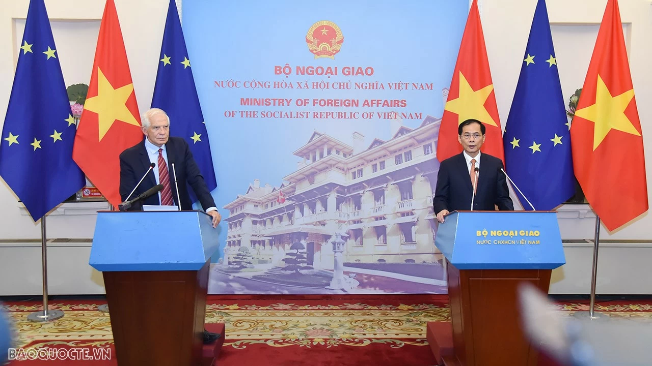 FM Bui Thanh Son, EC Vice President Josep Borrell Fontelles hold talks in Hanoi FM Bui Thanh Son, EC Vice President Josep Borrell Fontelles hold talks in Hanoi