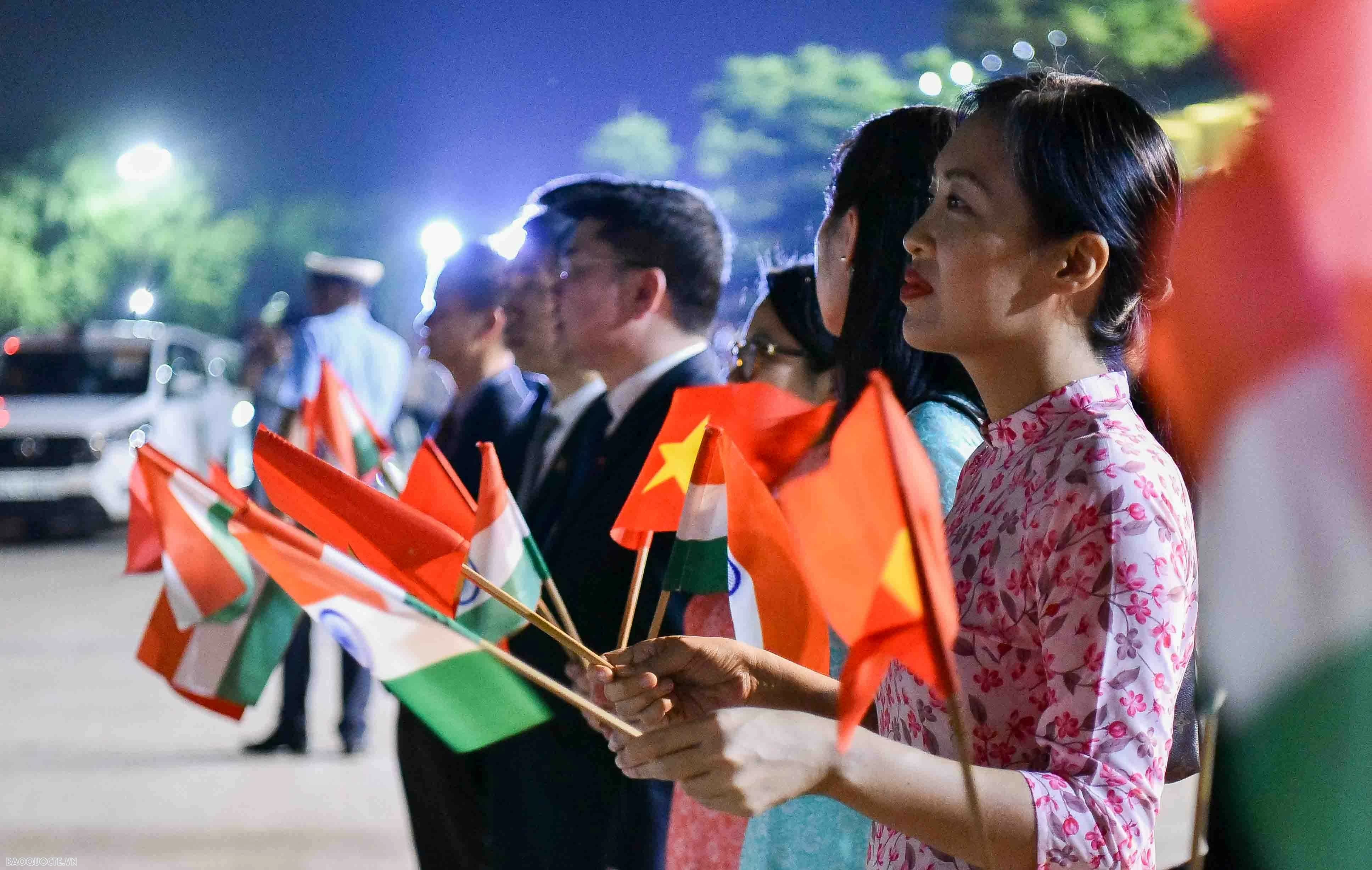 PM Pham Minh Chinh arrives in New Delhi, beginning State visit PM Pham Minh Chinh arrives in New Delhi, beginning State visit
