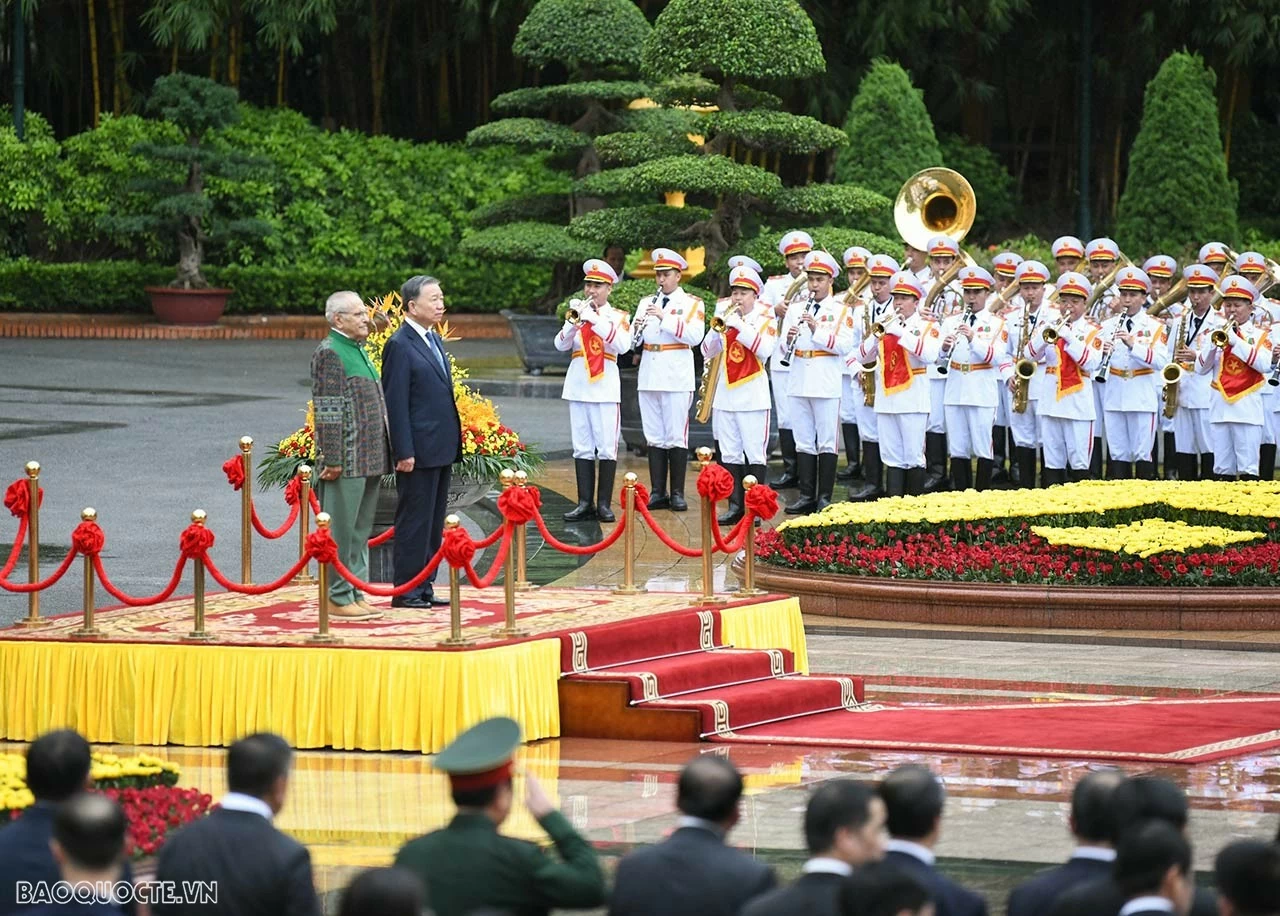 Chuyến thăm Việt Nam lần này của Tổng thống Timor-Leste Horta là chuyến thăm cấp cao thứ tư tới Việt Nam và là dịp để hai bên tiếp tục trao đổi các biện pháp thúc đẩy hợp tác, làm sâu sắc thêm quan hệ hai nước trong thời gian tới. Chuyến thăm Việt Nam lần này của Tổng thống Timor-Leste Horta là chuyến thăm cấp cao thứ tư tới Việt Nam và là dịp để hai bên tiếp tục trao đổi các biện pháp thúc đẩy hợp tác, làm sâu sắc thêm quan hệ hai nước trong thời gian tới.