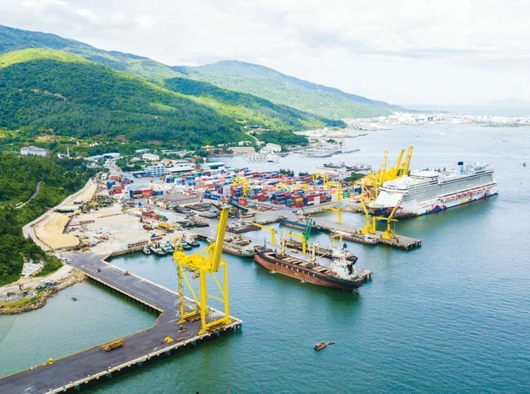 India’s Adani Group plans to invest 2 billion USD in Lien Chieu Port project India’s Adani Group plans to invest 2 billion USD in Lien Chieu Port project
