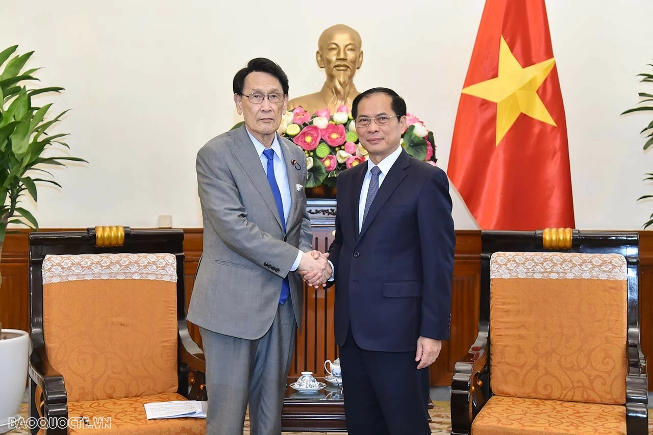 FM receives head of Japanese LDP's Policy Research Council FM receives head of Japanese LDP's Policy Research Council