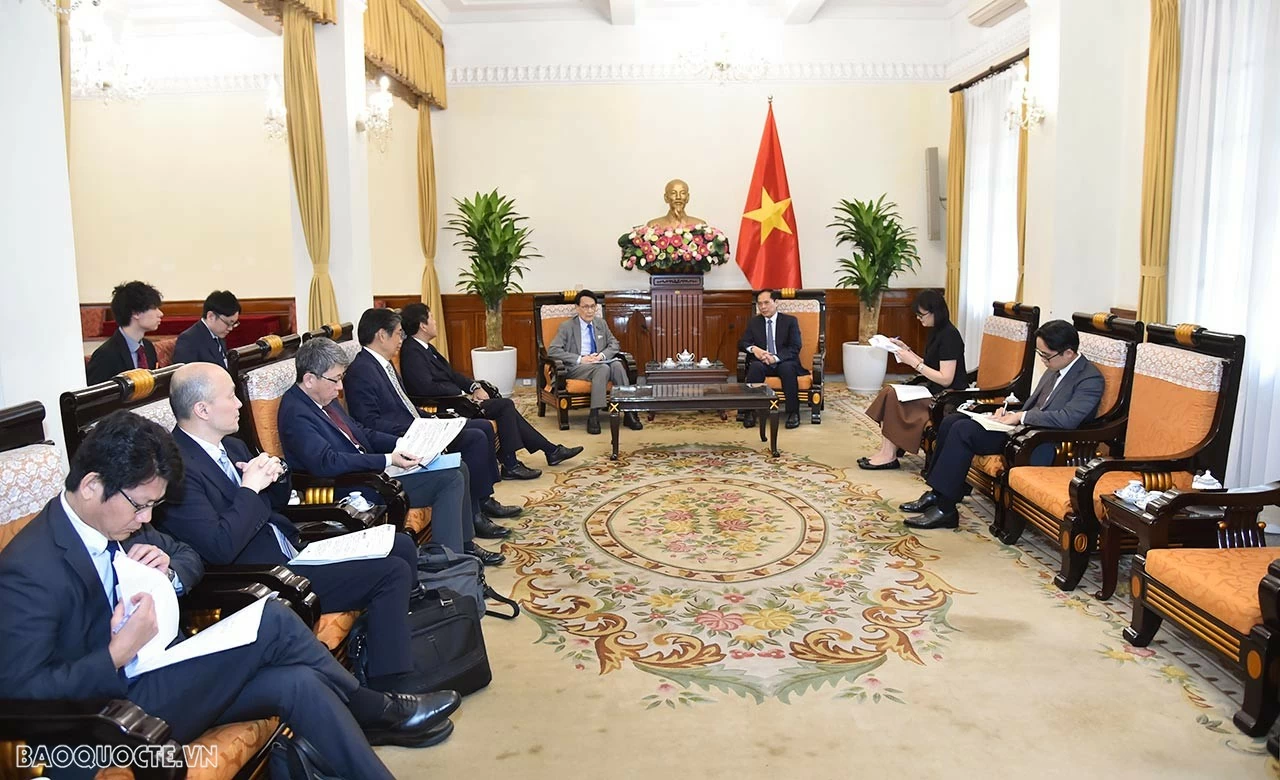 FM receives head of Japanese LDP's Policy Research Council FM receives head of Japanese LDP's Policy Research Council