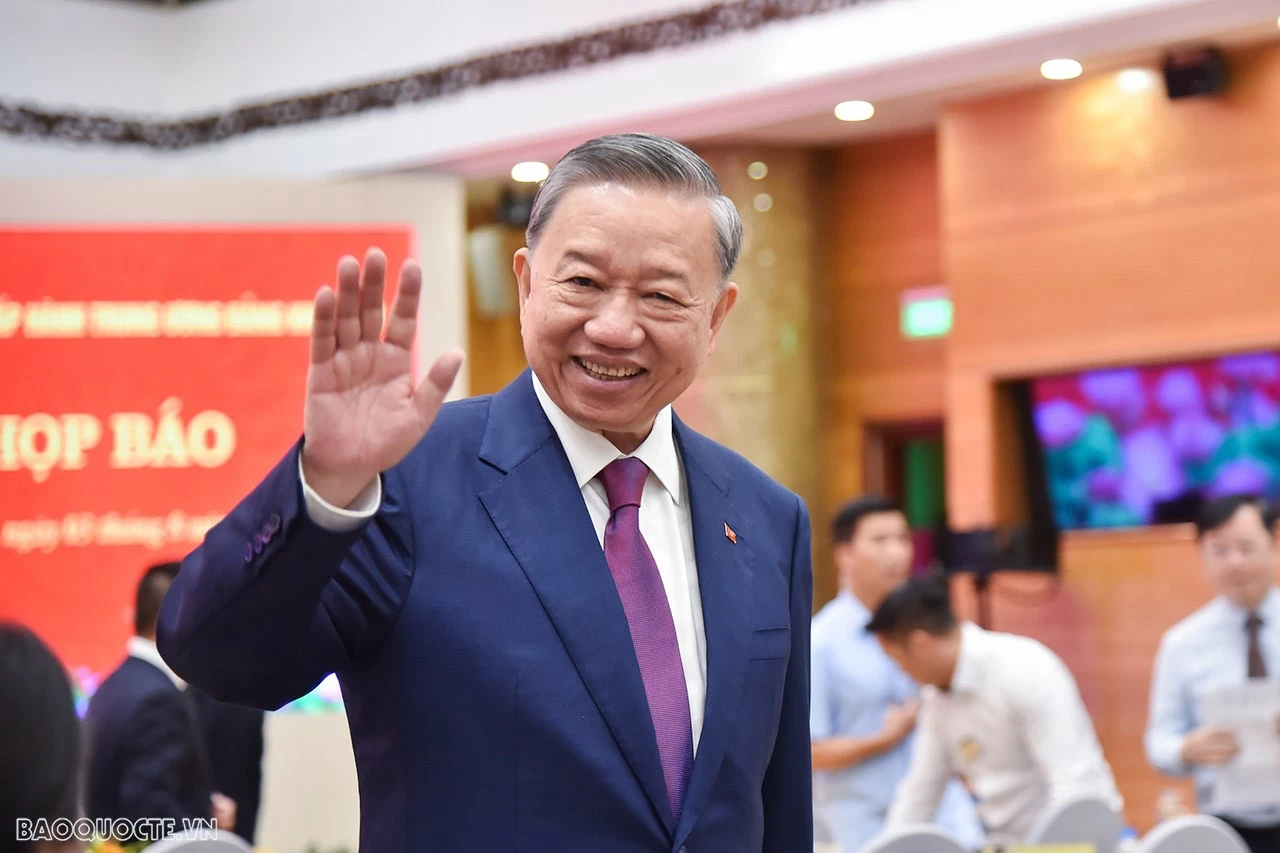 Sáng 3/8, sau khi được Trung ương tín nhiệm bầu giữ chức vụ cao nhất của Đảng, Tổng Bí thư, Chủ tịch nước Tô Lâm đã chủ trì họp báo để thông tin, trả lời các câu hỏi của báo chí trong nước và quốc tế. (Ảnh: Tuấn Anh) Sáng 3/8, sau khi được Trung ương tín nhiệm bầu giữ chức vụ cao nhất của Đảng, Tổng Bí thư, Chủ tịch nước Tô Lâm đã chủ trì họp báo để thông tin, trả lời các câu hỏi của báo chí trong nước và quốc tế. (Ảnh: Tuấn Anh)