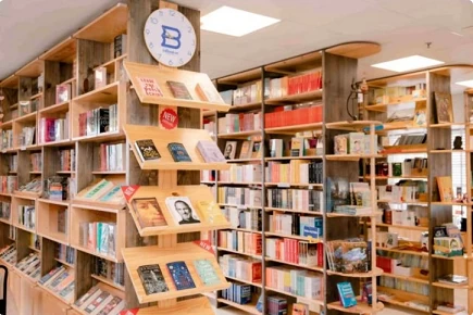 InBook has a catalog of 7,000 book titles in English and French (Photo: VNA) InBook has a catalog of 7,000 book titles in English and French (Photo: VNA)