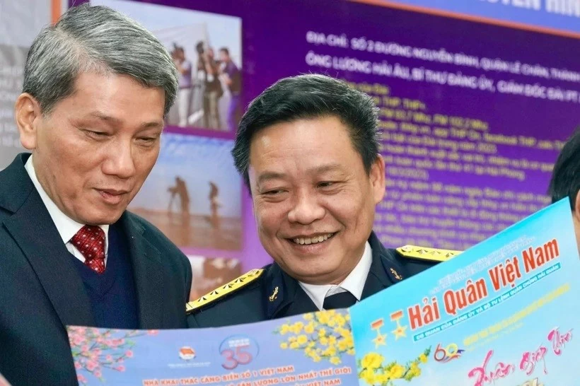 Colonel Nguyen Van Toan, Editor-in-Chief of the Hai Quan Viet Nam (Vietnam Navy) newspaper (R) is confident in the nation's comprehensive development. (Source: VNA) Colonel Nguyen Van Toan, Editor-in-Chief of the Hai Quan Viet Nam (Vietnam Navy) newspaper (R) is confident in the nation's comprehensive development. (Source: VNA)