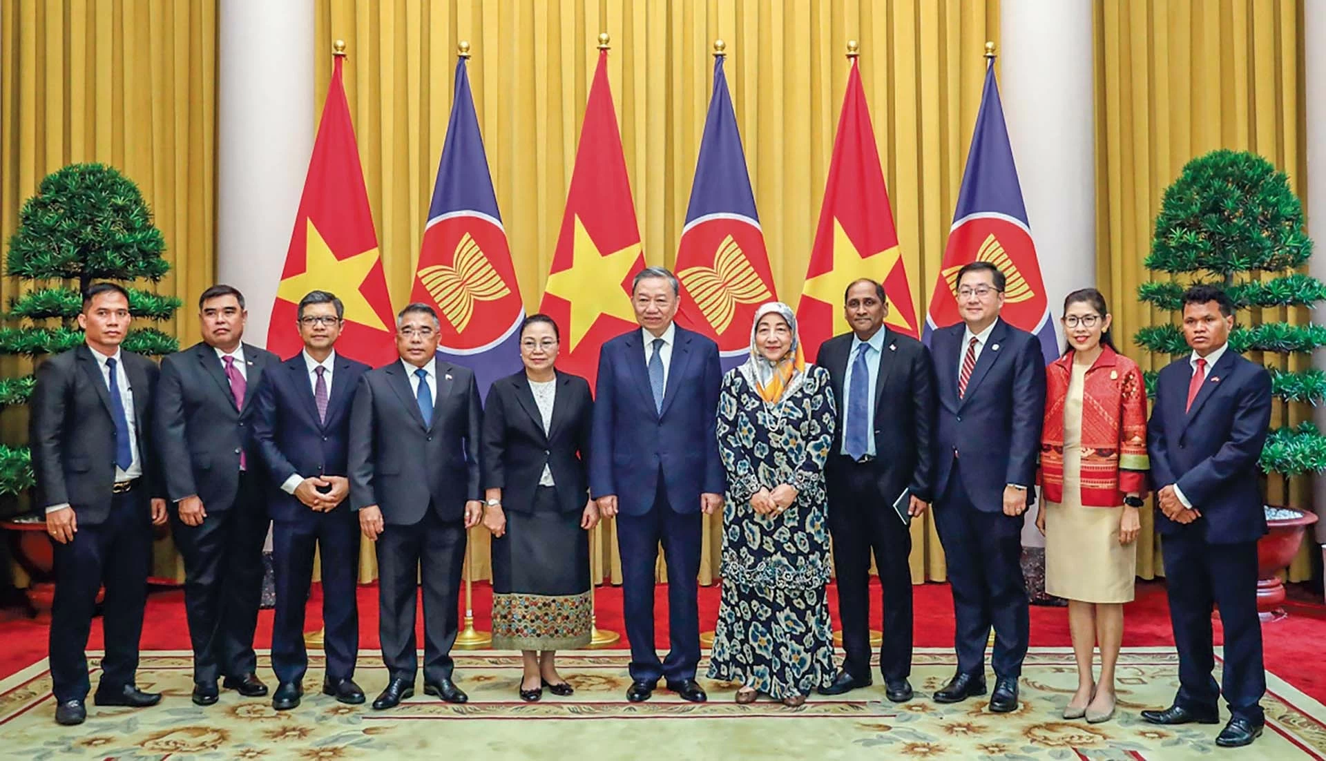 Chủ tịch nước Tô Lâm tiếp Đại sứ, Đại biện các nước ASEAN và Timor-Leste tại Hà Nội đến chào và chúc mừng nhân dịp được bầu làm Chủ tịch nước Cộng hòa xã hội chủ nghĩa Việt Nam, tại Hà Nội ngày 30/5/2024. (Nguồn: VOV) Chủ tịch nước Tô Lâm tiếp Đại sứ, Đại biện các nước ASEAN và Timor-Leste tại Hà Nội đến chào và chúc mừng nhân dịp được bầu làm Chủ tịch nước Cộng hòa xã hội chủ nghĩa Việt Nam, tại Hà Nội ngày 30/5/2024. (Nguồn: VOV)