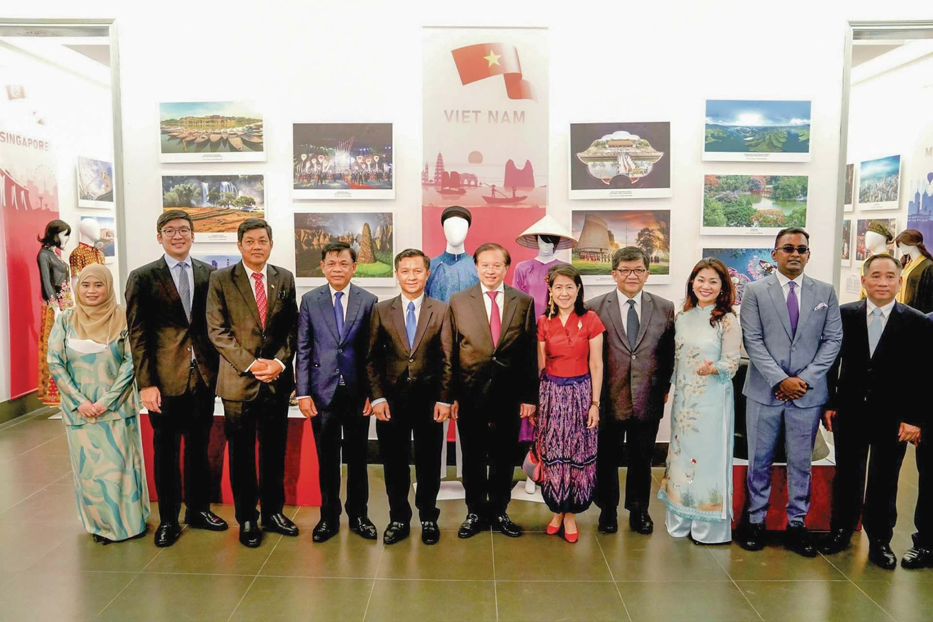 Khai mạc Triển lãm Sắc màu văn hoá ASEAN tại Bảo tàng Mỹ thuật Việt Nam năm 2022. (Ảnh: NVCC) Khai mạc Triển lãm Sắc màu văn hoá ASEAN tại Bảo tàng Mỹ thuật Việt Nam năm 2022. (Ảnh: NVCC)