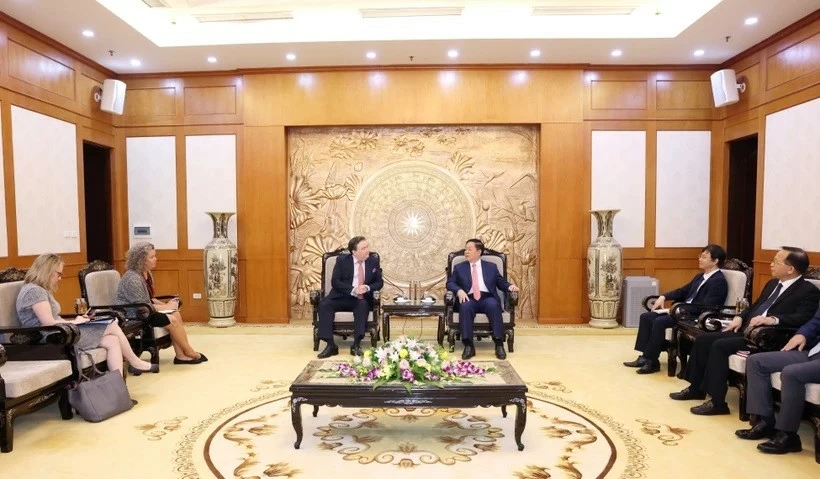 Party Politburo member receives US Ambassador in Hanoi Party Politburo member receives US Ambassador in Hanoi