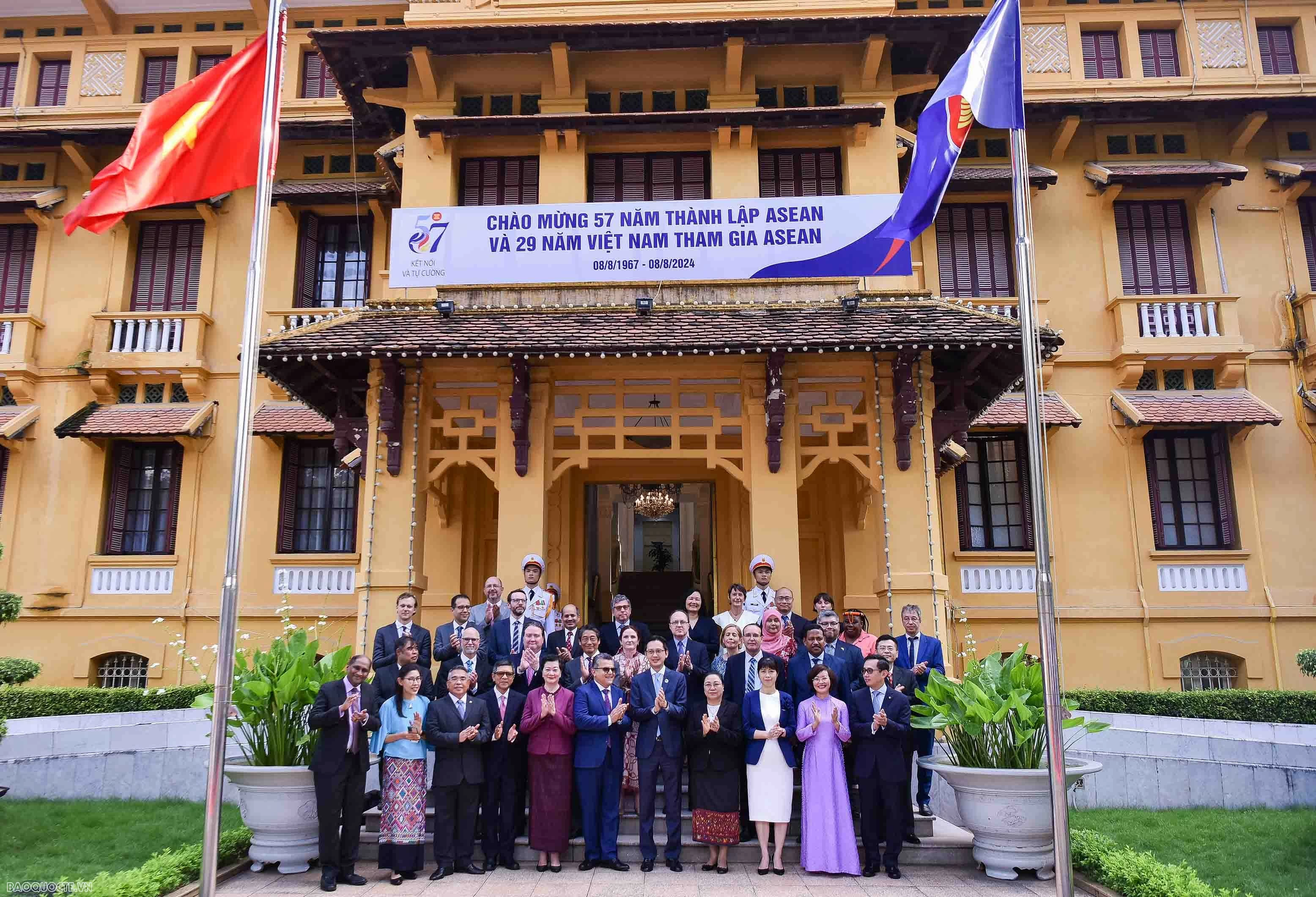 ASEAN Flag-hoisting ceremony held at Ministry of Foreign Affairs
