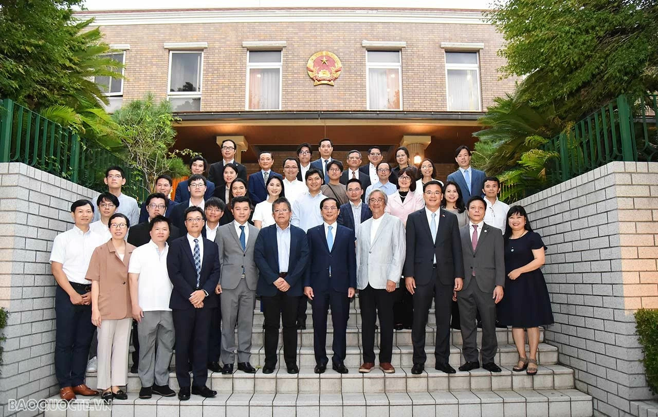 Foreign Minister Bui Thanh Son meets overseas Vietnamese intellectuals in Japan Foreign Minister Bui Thanh Son meets overseas Vietnamese intellectuals in Japan