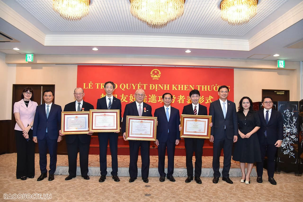 Foreign Minister Bui Thanh Son meets overseas Vietnamese intellectuals in Japan Foreign Minister Bui Thanh Son meets overseas Vietnamese intellectuals in Japan