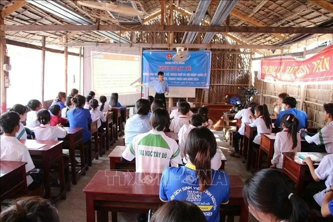 Hau Giang: Ethnic minority children benefit from free English classes Hau Giang: Ethnic minority children benefit from free English classes