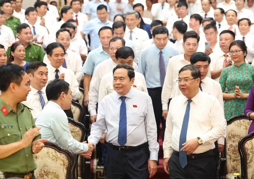 NA Chairman Tran Thanh Man (front, second from right) and delegates to the conference announcing the NA Standing Committee’s Resolution 1104/NQ-UBTVQH15 in Nam Dinh province on August 10. NA Chairman Tran Thanh Man (front, second from right) and delegates to the conference announcing the NA Standing Committee’s Resolution 1104/NQ-UBTVQH15 in Nam Dinh province on August 10.