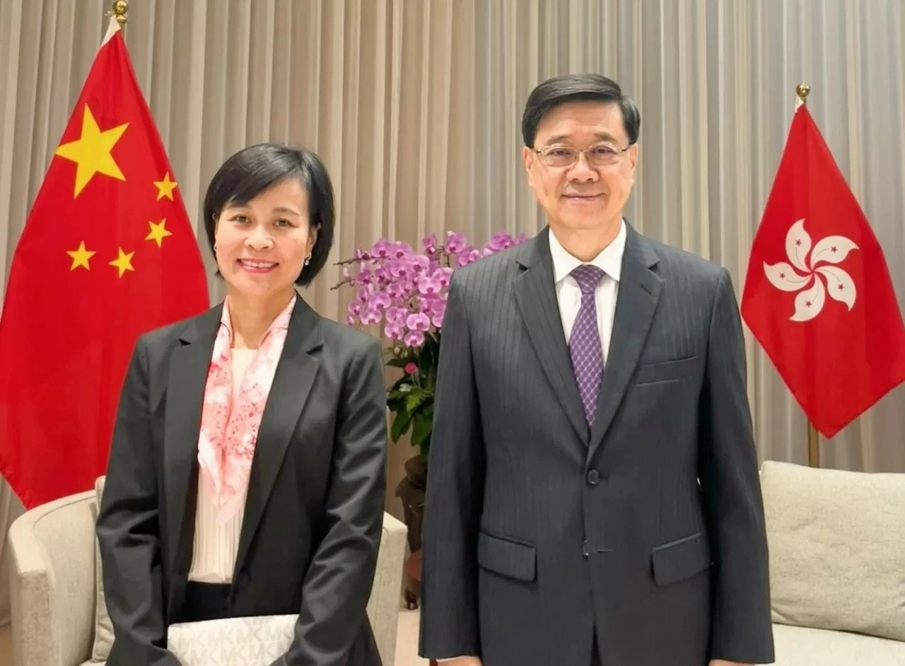 Vietnam-China’s Hong Kong: Opening new directions for cooperation between 'A Rising Star' and ' A Super-Connected Hub' Vietnam-China’s Hong Kong: Opening new directions for cooperation between 'A Rising Star' and ' A Super-Connected Hub'