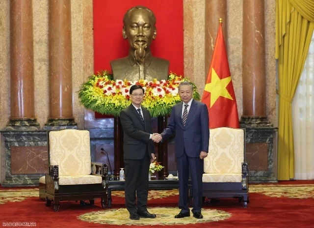 Vietnam-China’s Hong Kong: Opening new directions for cooperation between 'A Rising Star' and ' A Super-Connected Hub' Vietnam-China’s Hong Kong: Opening new directions for cooperation between 'A Rising Star' and ' A Super-Connected Hub'