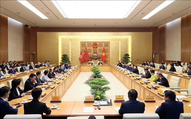 Vietnam-China’s Hong Kong: Opening new directions for cooperation between 'A Rising Star' and ' A Super-Connected Hub' Vietnam-China’s Hong Kong: Opening new directions for cooperation between 'A Rising Star' and ' A Super-Connected Hub'