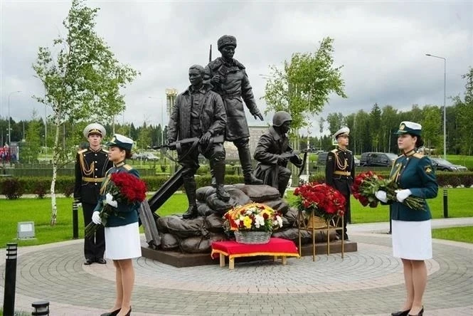 Russia unveils monument to Vietnamese volunteer soldiers in defence of Moscow Russia unveils monument to Vietnamese volunteer soldiers in defence of Moscow